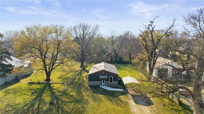 609 Wood St, Caney, KS 67333