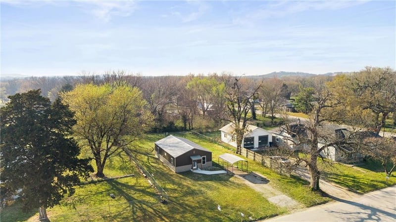 609 Wood St, Caney, KS 67333