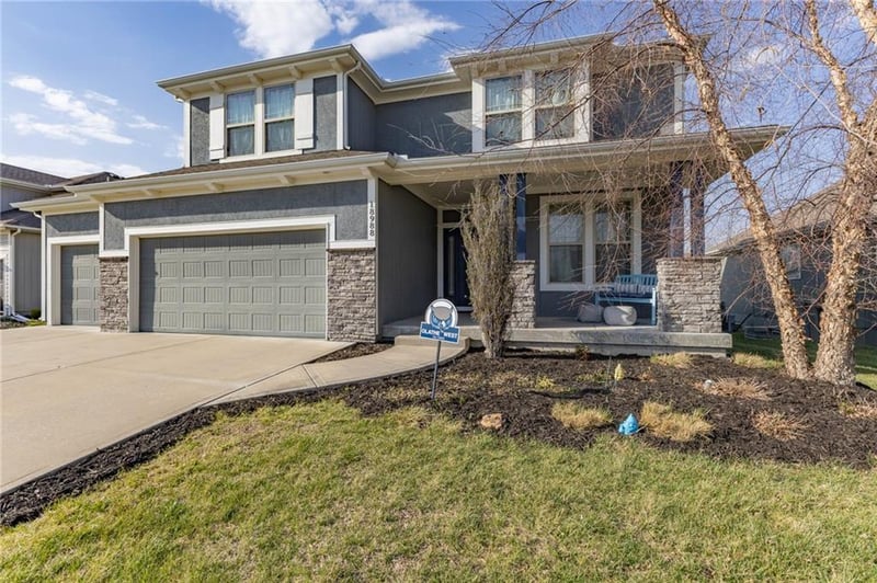18988 165th St, Olathe, KS 66062
