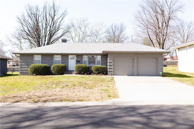 4980 Chouteau Dr, Kansas City, MO 64119