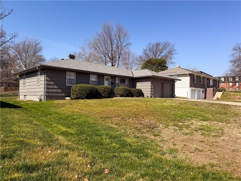 4980 Chouteau Dr, Kansas City, MO 64119