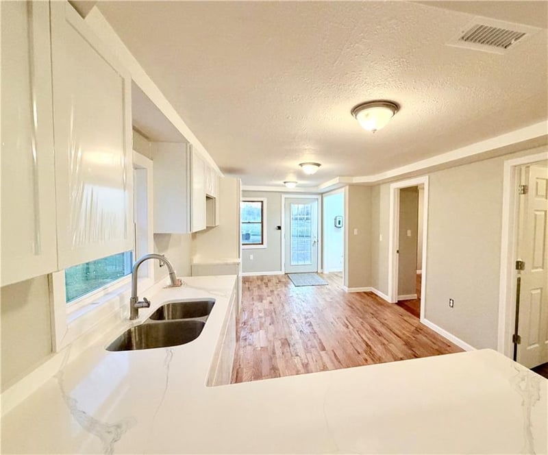 634 Oak St, Iola, KS 66749