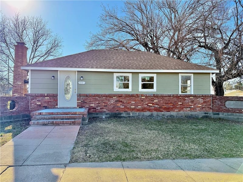 634 Oak St, Iola, KS 66749