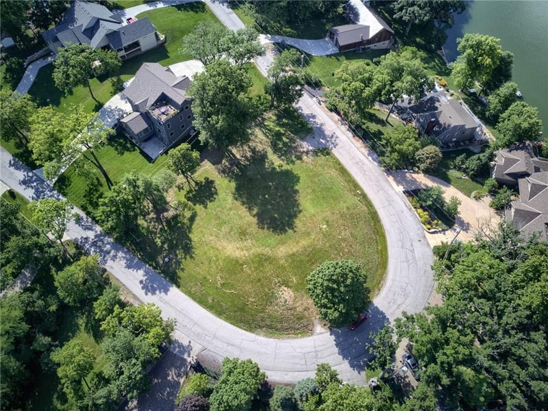 10006 75th St, Weatherby Lake, MO 64152