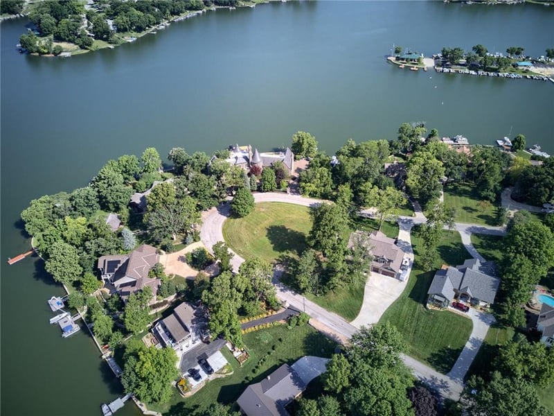 10006 75th St, Weatherby Lake, MO 64152