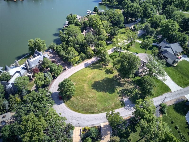 10006 75th St, Weatherby Lake, MO 64152