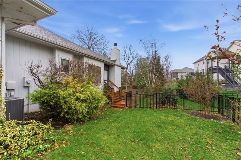 9425 Spruce Ct, Kansas City, MO 64156