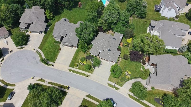 9425 Spruce Ct, Kansas City, MO 64156
