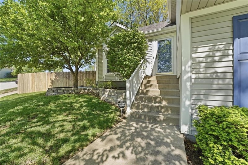7328 N Oakland Ave, Kansas City, MO 64158