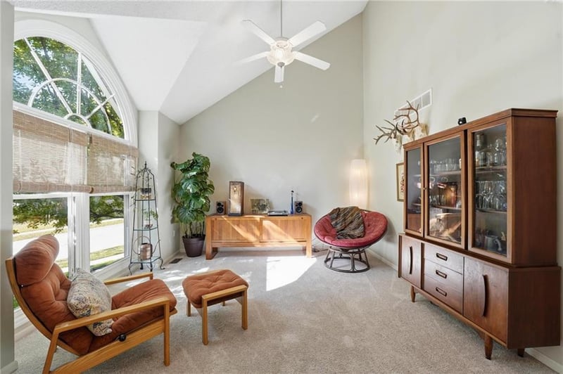 7328 N Oakland Ave, Kansas City, MO 64158