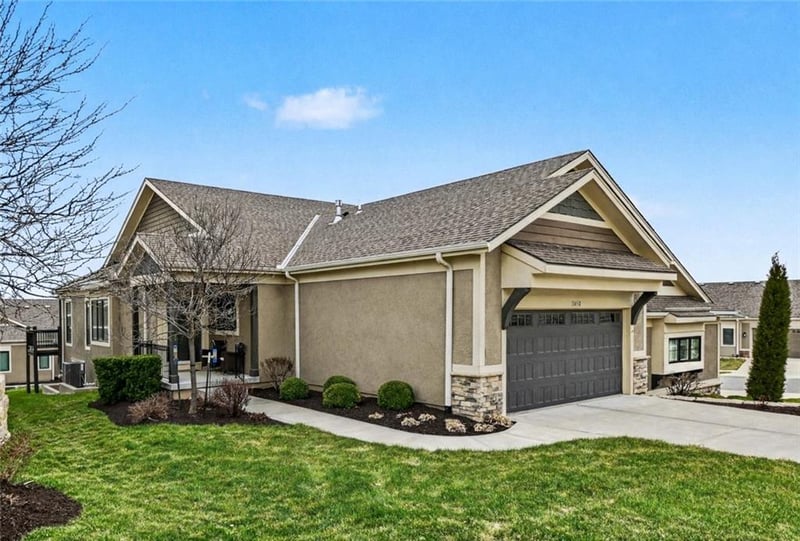 11458 Waterford Dr, Olathe, KS 66061