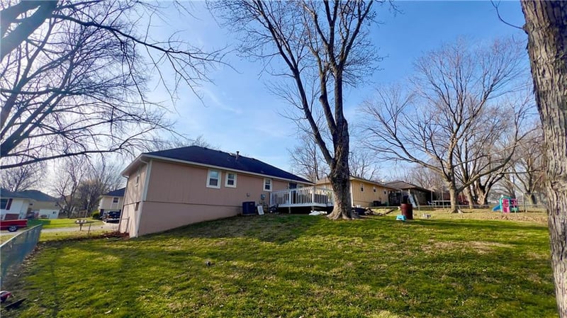 1924 5th St, Blue Springs, MO 64014