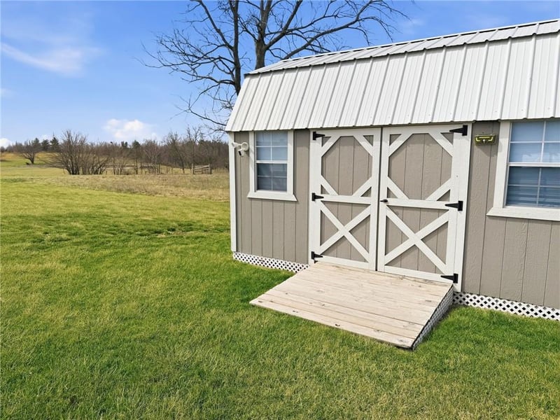 1002 Hughes St, Hamilton, MO 64644