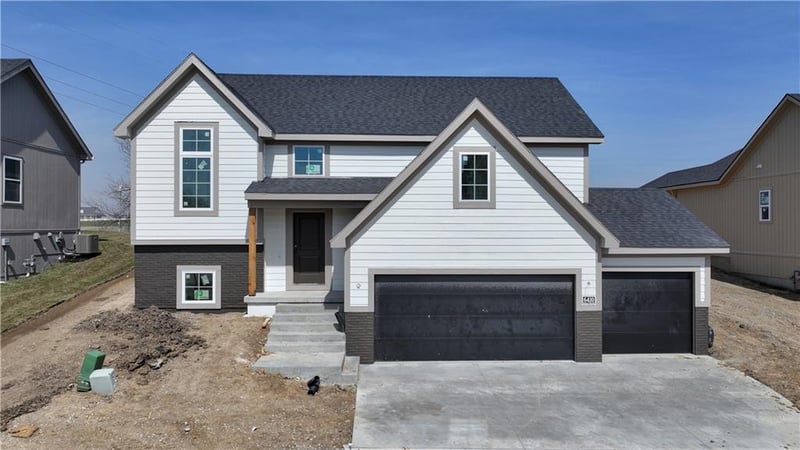 6410 98th St, Kansas City, MO 64153