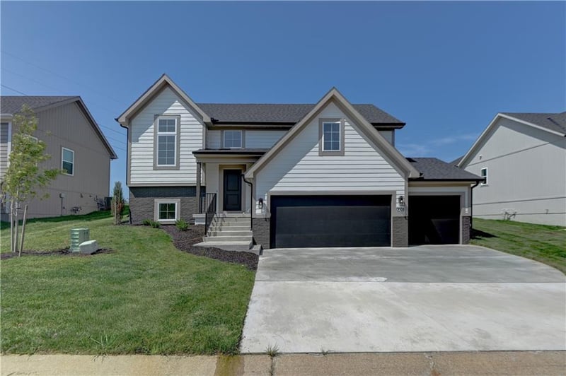 6410 98th St, Kansas City, MO 64153