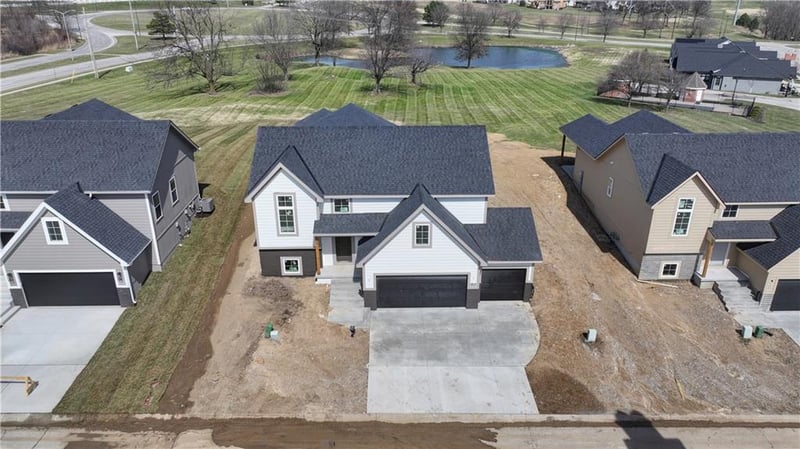 6410 98th St, Kansas City, MO 64153