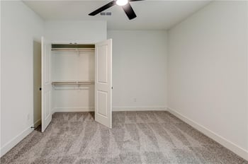 6410 NW 98th St, Kansas City, MO 64153
