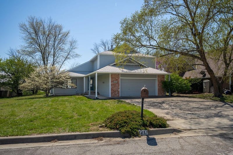 4141 Wimbledon Cir, Lawrence, KS 66047