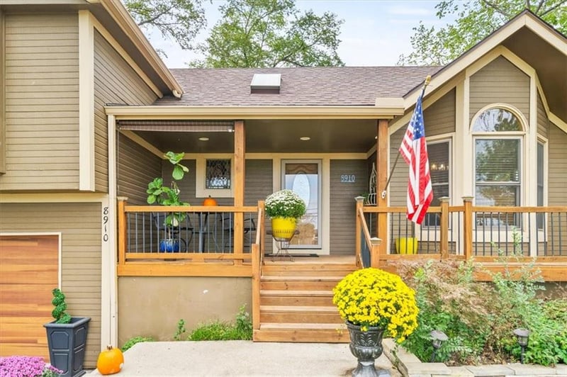 8910 Lexington Ave, De Soto, KS 66018