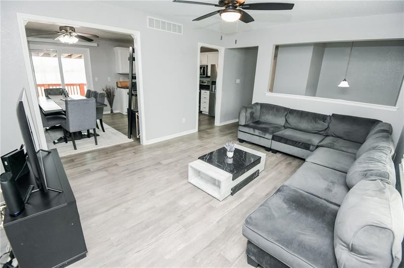 204 114th Ter, Kansas City, MO 64155