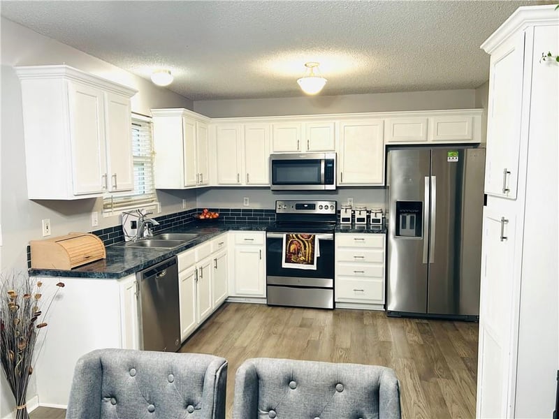 204 114th Ter, Kansas City, MO 64155