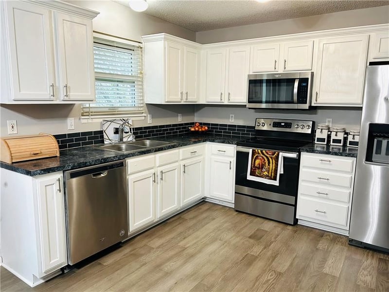 204 114th Ter, Kansas City, MO 64155