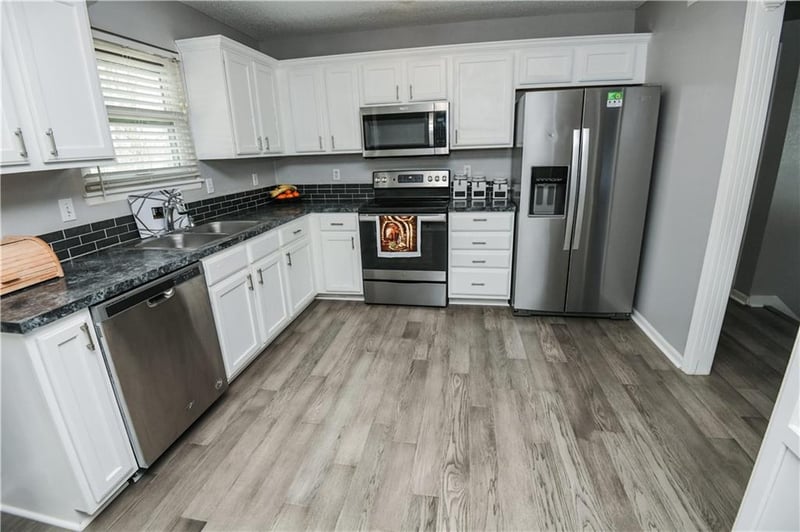 204 114th Ter, Kansas City, MO 64155