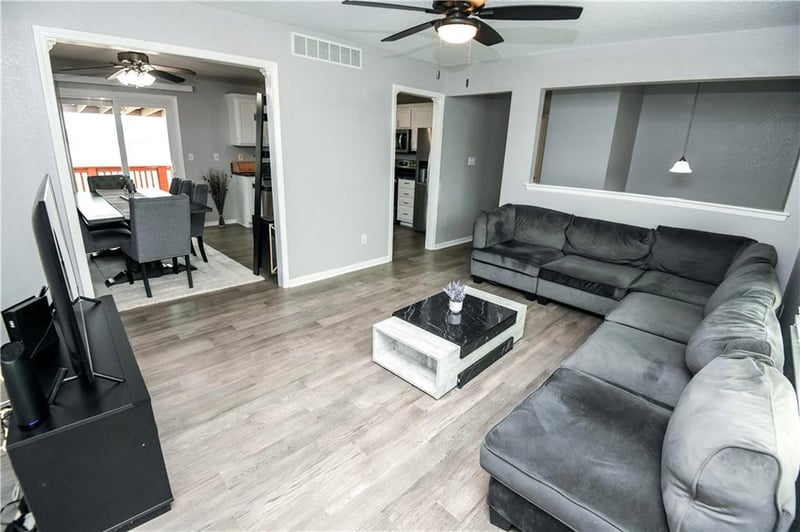 204 114th Ter, Kansas City, MO 64155