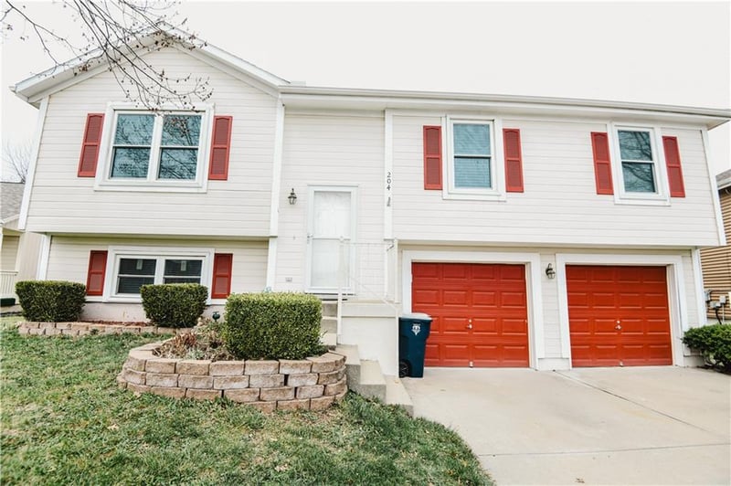 204 114th Ter, Kansas City, MO 64155