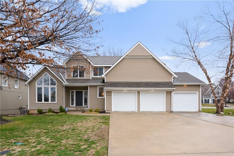 14602 Hemlock St, Overland Park, KS 66223