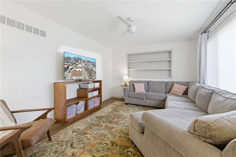 8519 Stearns Ave, Overland Park, KS 66214