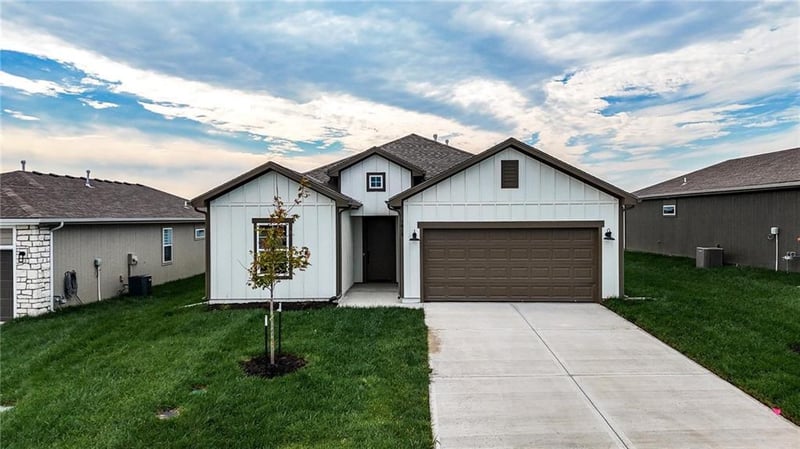 32718 176th Ter, Gardner, KS 66030