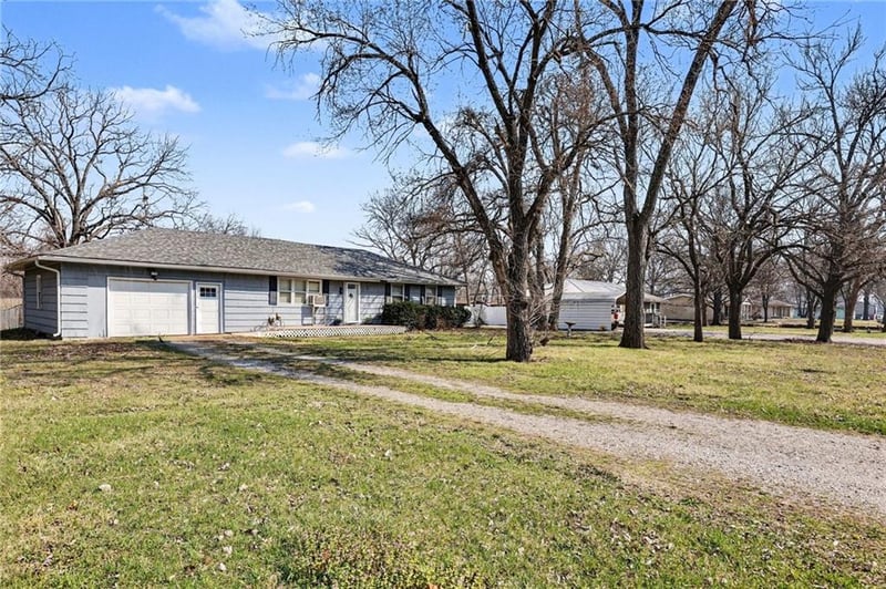529 N 5th St, Lacygne, KS 66040
