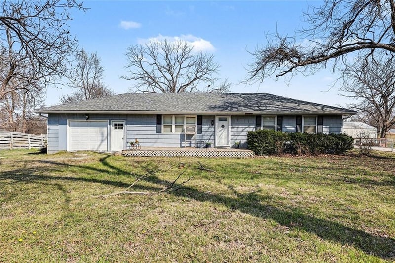 529 N 5th St, Lacygne, KS 66040