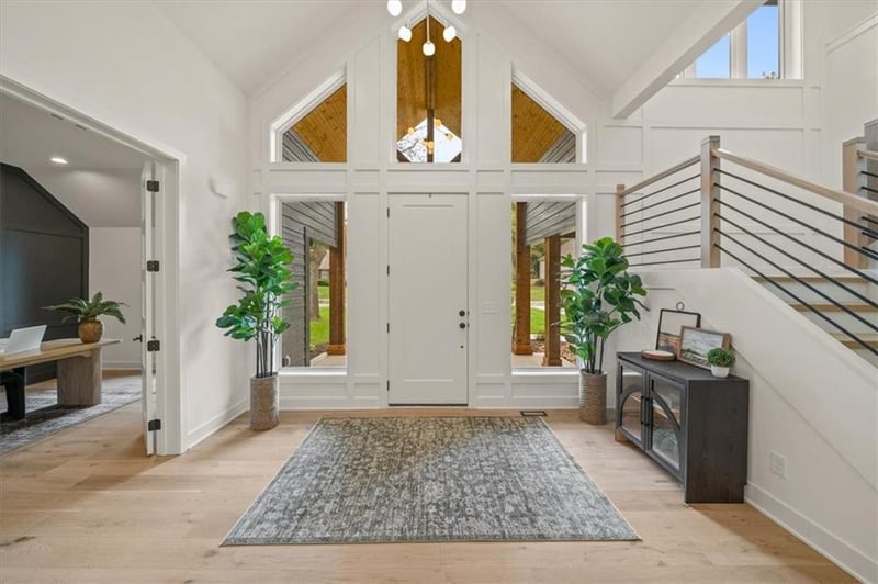 9517 Linden St, Overland Park, KS 66207