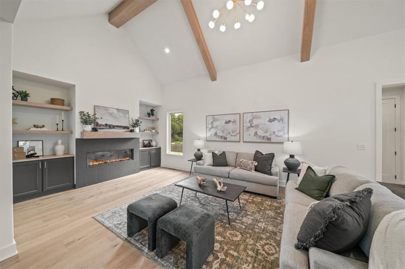 9517 Linden St, Overland Park, KS 66207