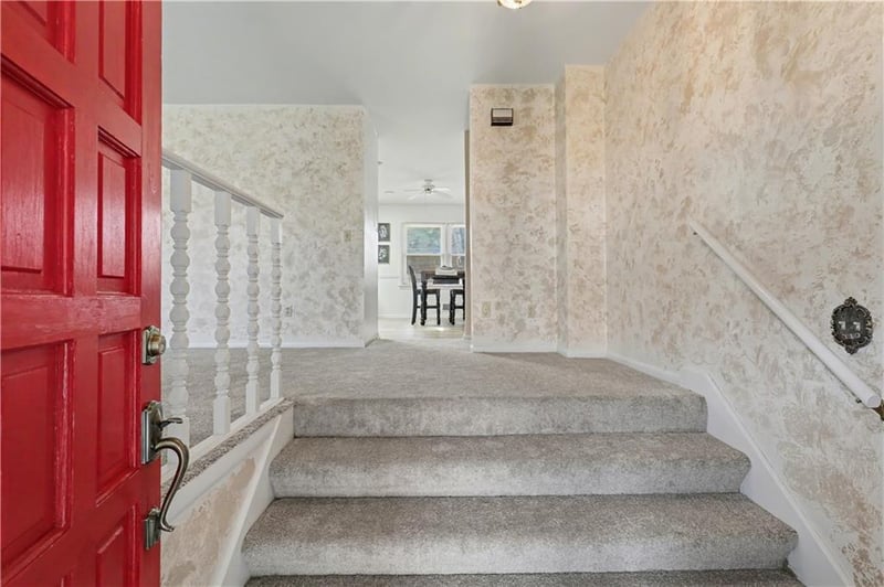 909 Tam O'shanter St, Kansas City, MO 64145