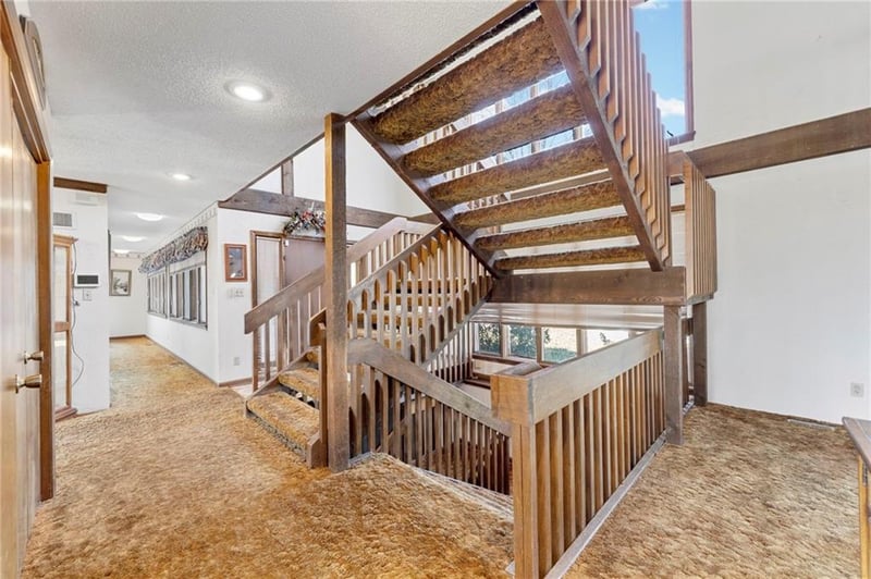 9955 Windover Dr, Kansas City, MO 64153