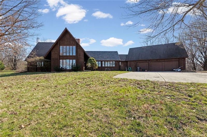 9955 Windover Dr, Kansas City, MO 64153