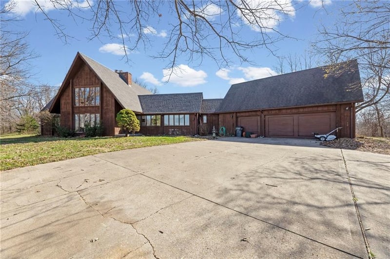 9955 Windover Dr, Kansas City, MO 64153