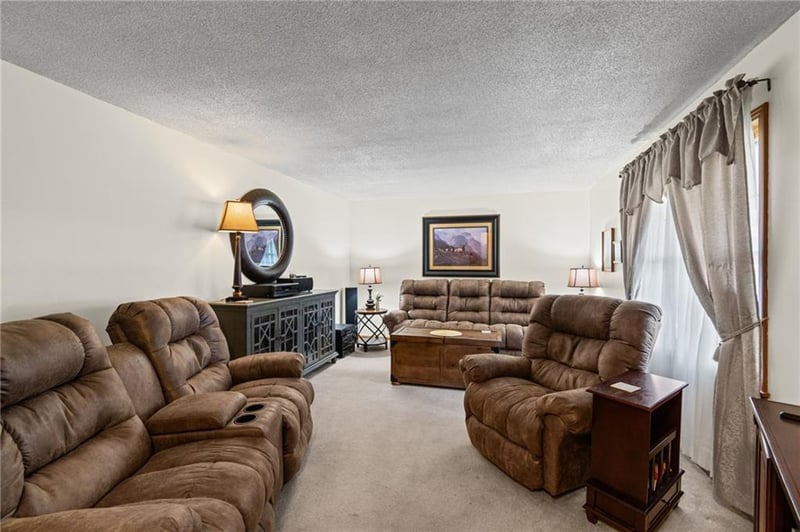 211 Rothrock Ave, Richmond, MO 64085