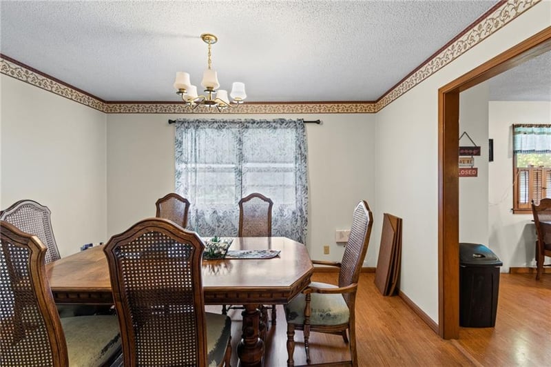 211 Rothrock Ave, Richmond, MO 64085