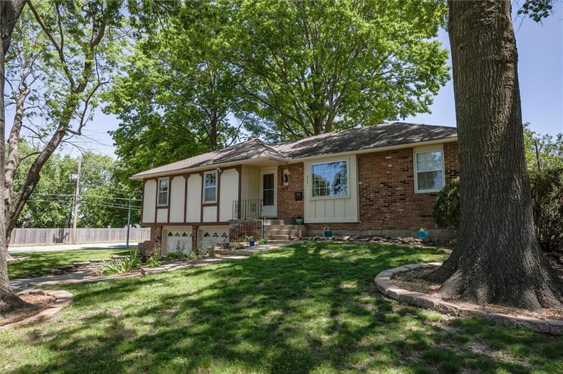 6701 Caenen Ave, Shawnee, KS 66216