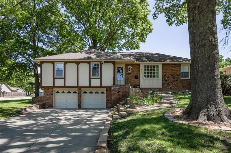 6701 Caenen Ave, Shawnee, KS 66216