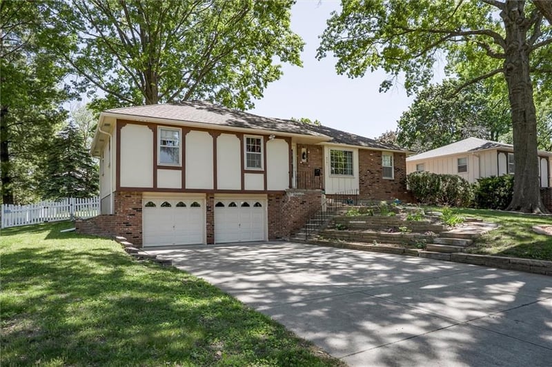 6701 Caenen Ave, Shawnee, KS 66216