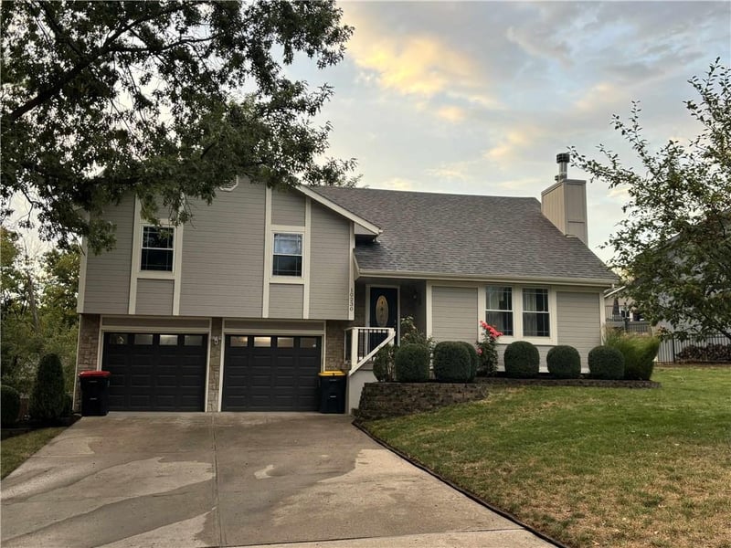 10230 57th St, Kansas City, MO 64152