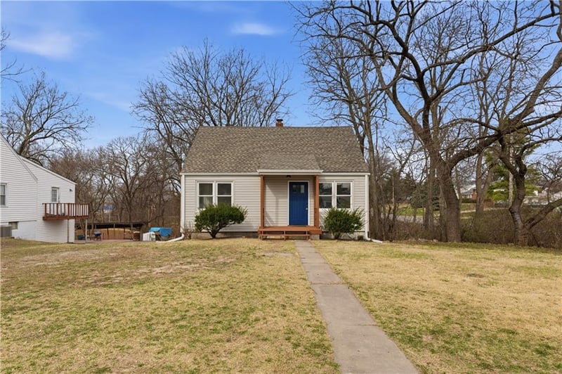 3900 Circle Dr, Independence, MO 64052