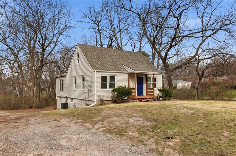 3900 Circle Dr, Independence, MO 64052