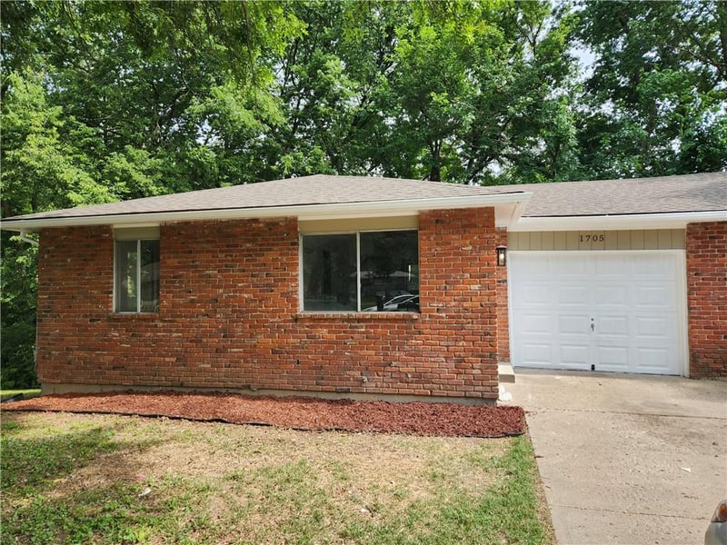 1705 76th Ter, Kansas City, KS 66112