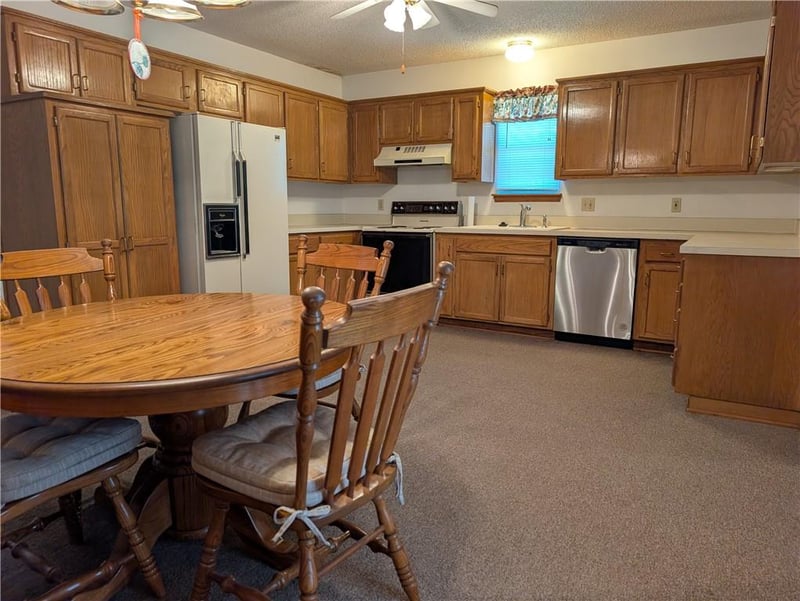 1011 Bedford Dr, Warrensburg, MO 64093